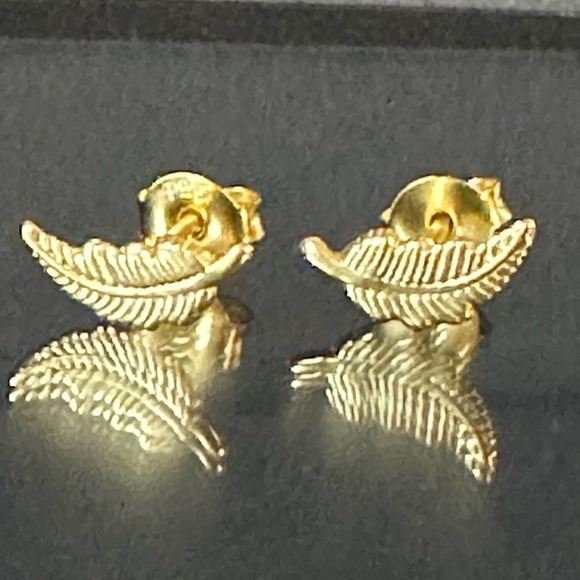 14k Gold Vermeil Leaf Stud Earrings - Picture 6 of 8
